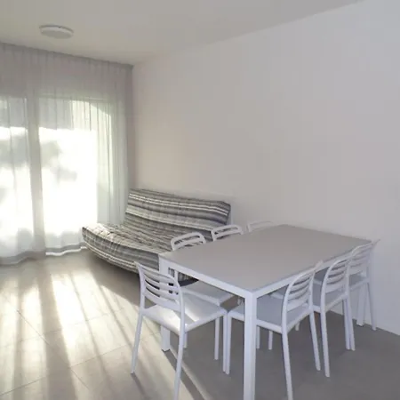 Cozy Flat For Five Guests In An Enclosed Apartman Bibione