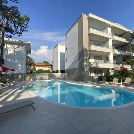 Apartman Cozy Flat For Five Guests In An Enclosed